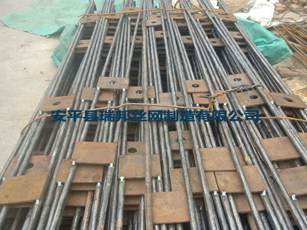 U形钢筋梯/钢筋托梁 - 安平县瑞邦丝网制造有限公司图片2